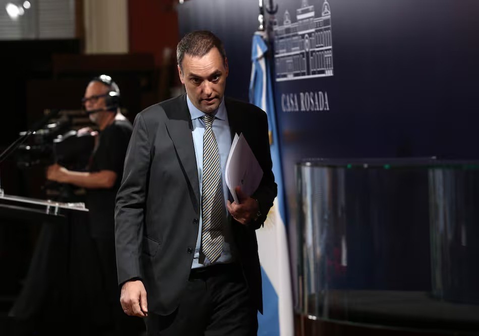 Manuel Adorni ordena a los 9 ministerios recortar gastos: 2% en corrientes y 20% en capital antes del 30 de abril