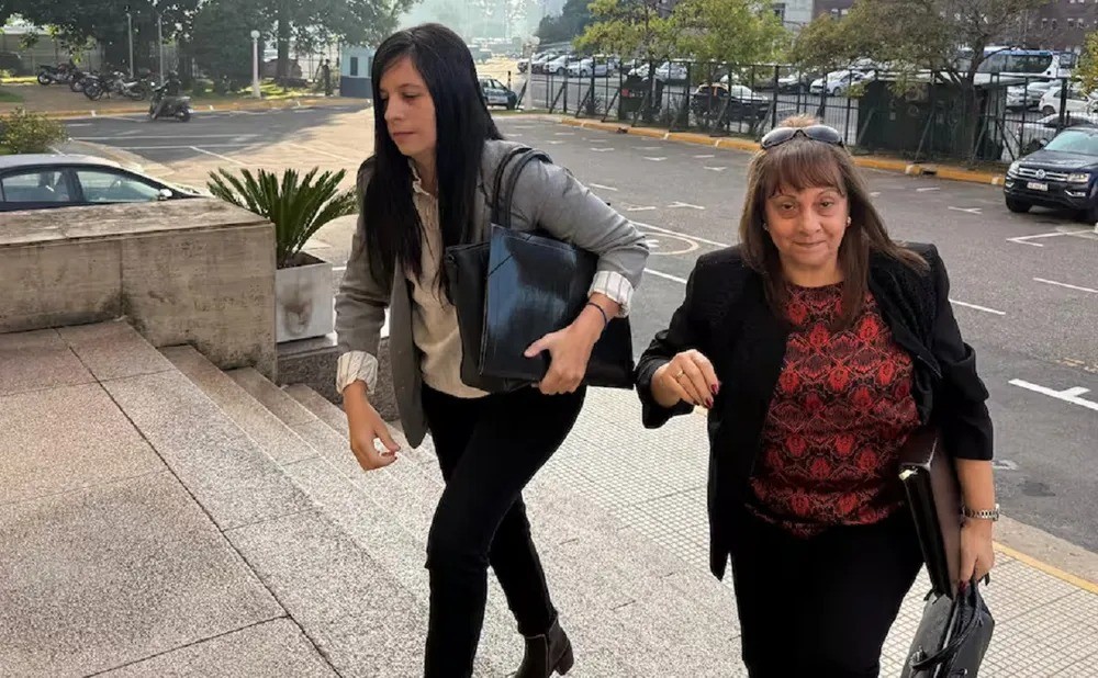 Caso Adorni: las prestamistas revelan que el jefe de Gabinete debe pagar 70.000 d&oacute;lares m&aacute;s intereses