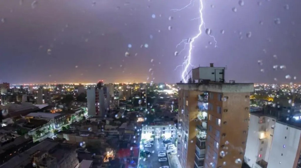 Clima en Tucum&aacute;n: alerta amarillo por tormentas el&eacute;ctricas y lluvias de hasta 30 mm