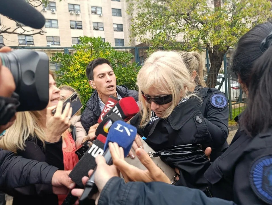 Las jubiladas que le vendieron el departamento a Adorni declararon en Comodoro Py y entregaron sus celulares