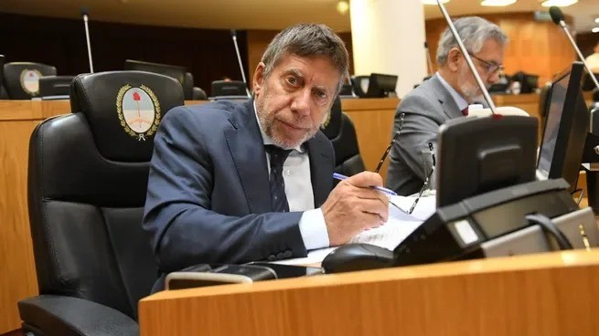 Ricardo Bussi iguala los niveles de rechazo de las figuras nacionales m&aacute;s cuestionadas