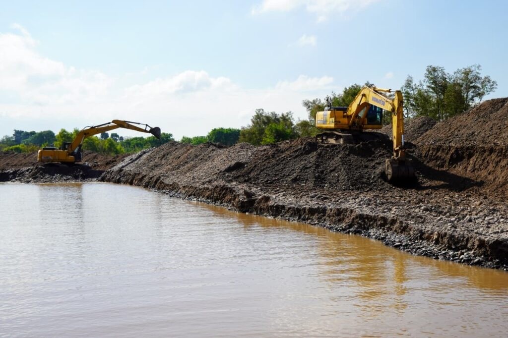 Banda del R&iacute;o Sal&iacute;: avanzan las obras en el canal de alivio del lado Capital para proteger los barrios de la zona