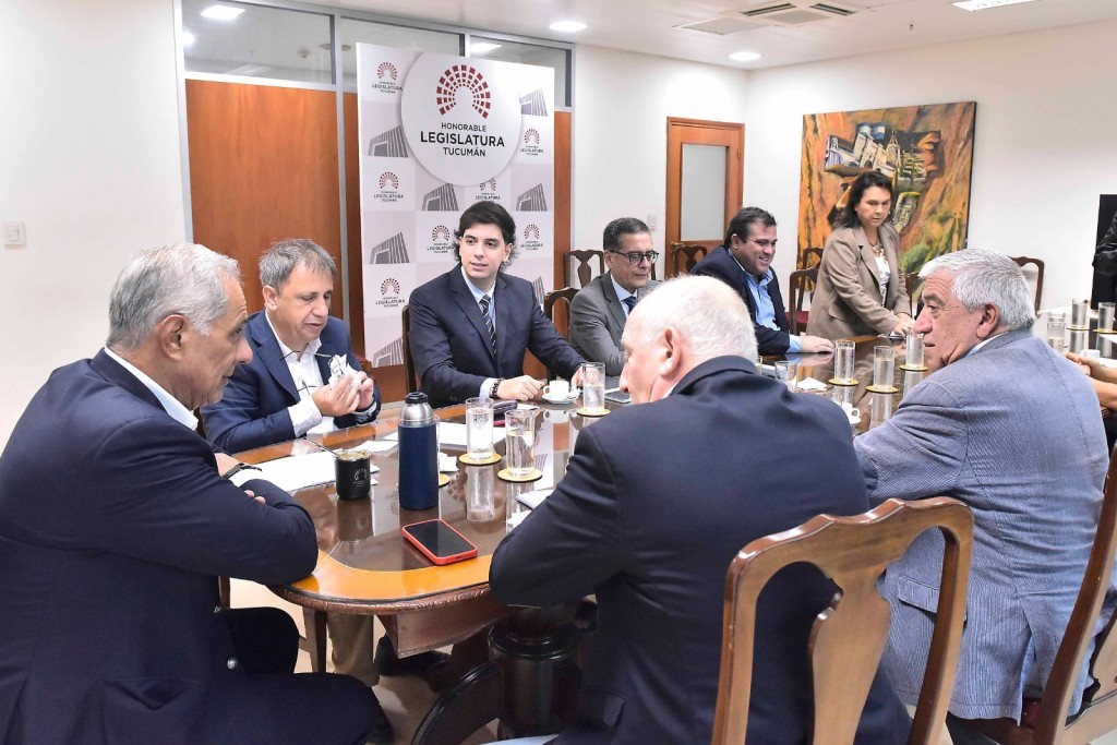 Legisladores y el ERSEPT acordaron trabajar conjuntamente para lograr tarifas razonables en Tucum&aacute;n
