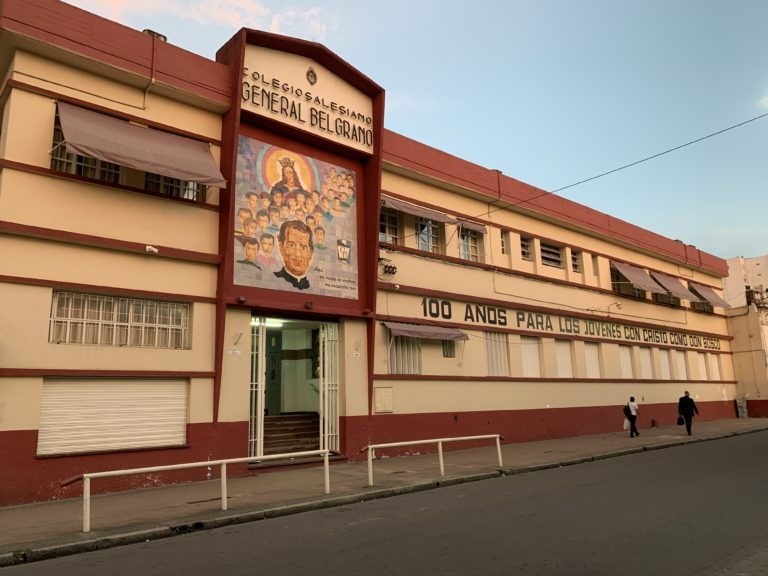 Amenaza en un colegio tucumano: un escrito en el ba&ntilde;o de mujeres alert&oacute; sobre un posible tiroteo