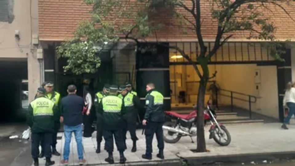 Principio de incendio en un departamento de San Miguel de Tucum&aacute;n: una habitaci&oacute;n se quem&oacute; en un 80%