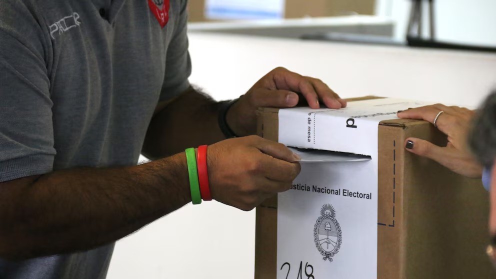 El oficialismo envi&oacute; al Senado un proyecto con 79 art&iacute;culos para eliminar las PASO, imponer Ficha Limpia y cambiar el financiamiento de los partidos