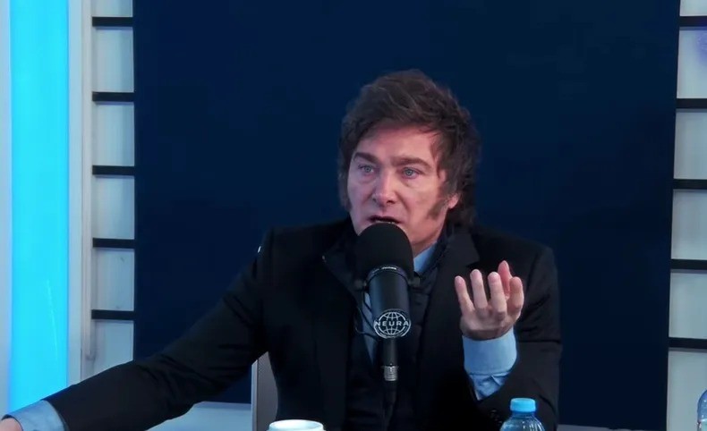 Milei en streaming: respald&oacute; a Adorni, habl&oacute; de su reuni&oacute;n con Peter Thiel y anticip&oacute; que la inflaci&oacute;n comenzar&aacute; a ceder