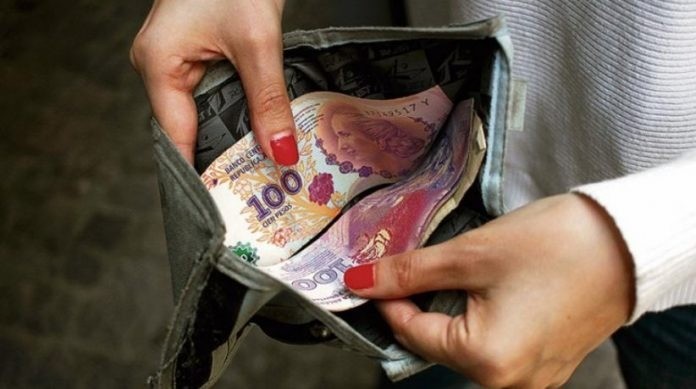 La crisis del poder adquisitivo: el 52% de los hogares argentinos no llega a fin de mes, el peor registro hasta ahora