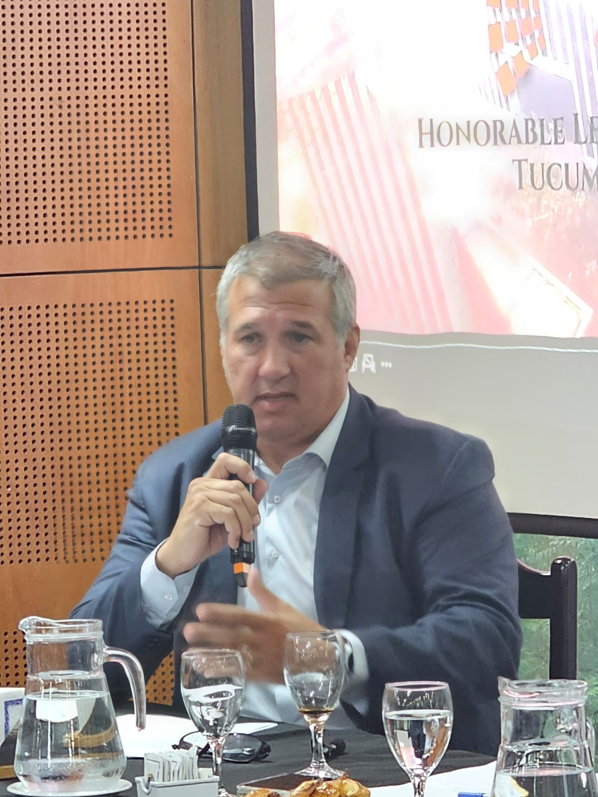 Macome present&oacute; su proyecto de Ficha Limpia en la Legislatura