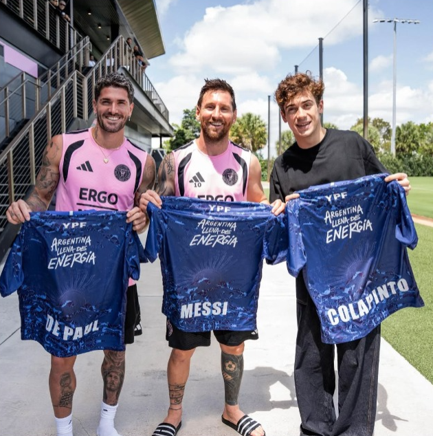 Messi, De Paul y Colapinto: la foto que une al automovilismo y el f&uacute;tbol argentino desde Miami