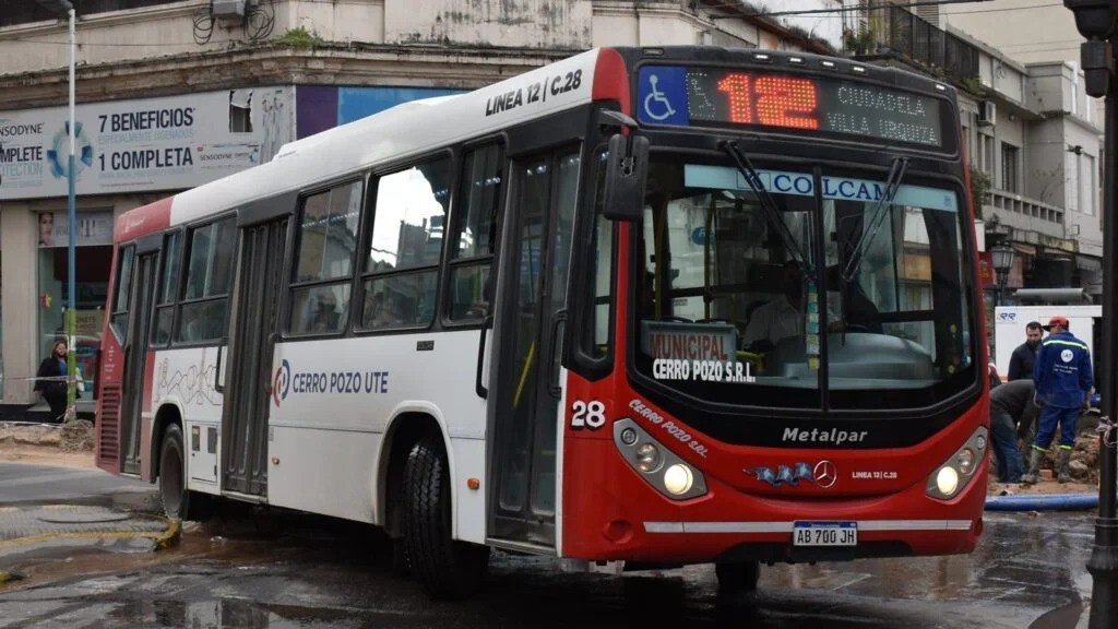 Transporte en Tucum&aacute;n: el municipio rechaza boleto de $2400 y analiza cambios en el sistema