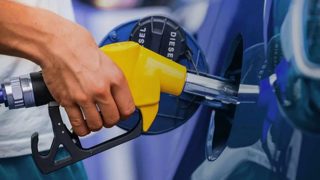 El Gobierno confirma un ajuste del 0,5% en combustibles para mayo y posterga el resto a junio