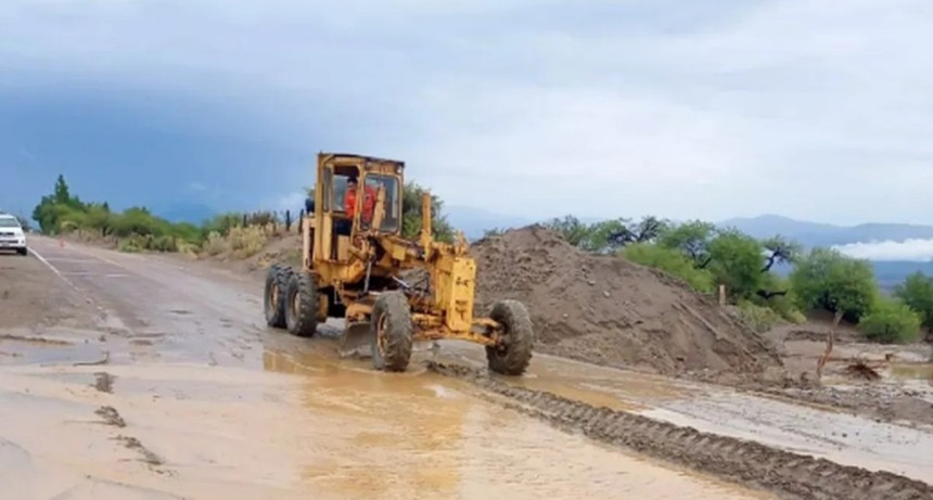 Restablecen la transitabilidad en la Ruta Nacional 40 entre Colalao del Valle y la RP357, pero piden precauci&oacute;n por aluviones