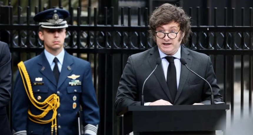 Javier Milei advirti&oacute; al Reino Unido por la explotaci&oacute;n petrolera en Malvinas y anunci&oacute; el 10% de las privatizaciones para armamento