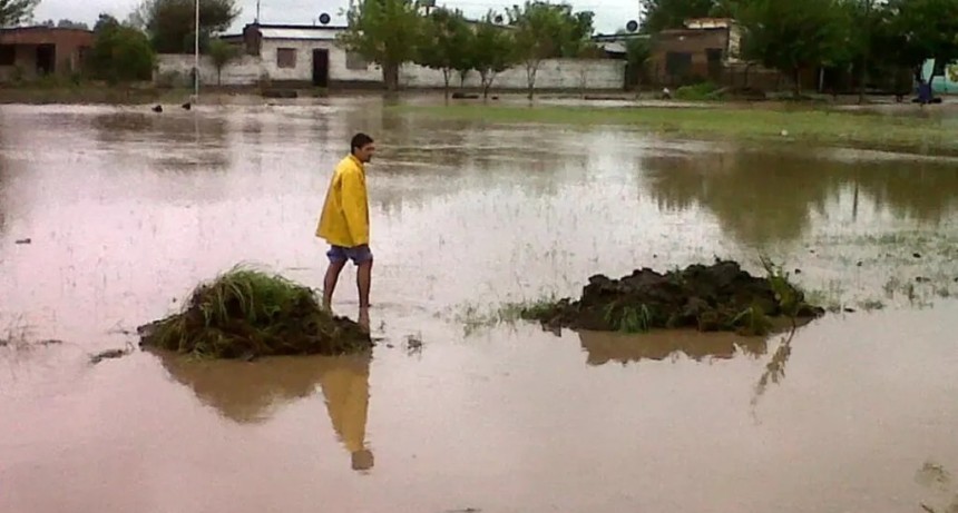 Temporal en Tucum&aacute;n: rescates en kayak, un conductor arrastrado por la corriente y familias aisladas en Aguilares
