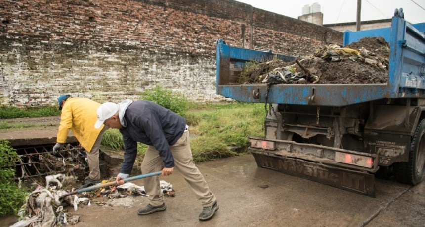 San Miguel de Tucum&aacute;n: contin&uacute;an los trabajos de limpieza en canales y alcantarillas
