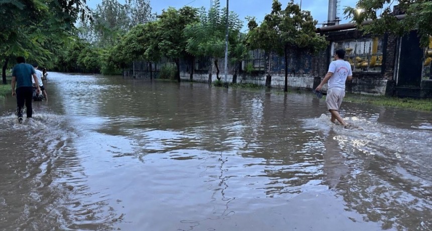 Concepci&oacute;n: buscan determinar qu&eacute; provoc&oacute; el comportamiento an&oacute;malo del agua en la Acequia de Los M&eacute;ndez