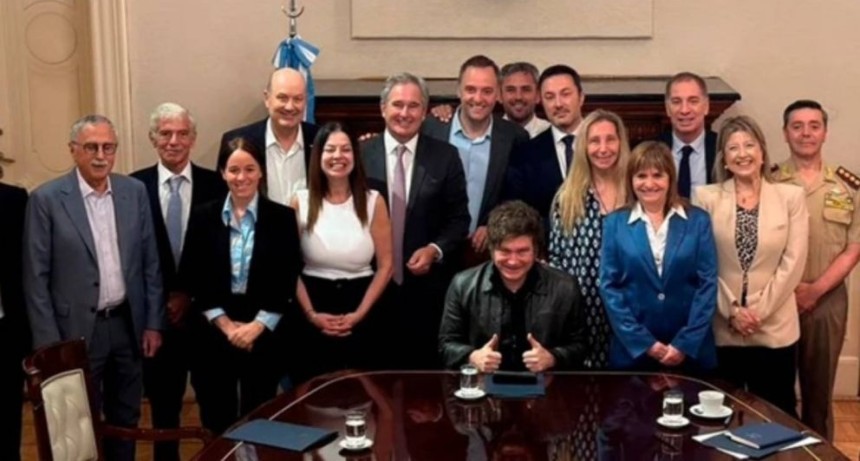 El Gobierno de Milei desbloque&oacute; los salarios del Gabinete en enero de 2026: aumentos de hasta 123% para ministros y secretarios