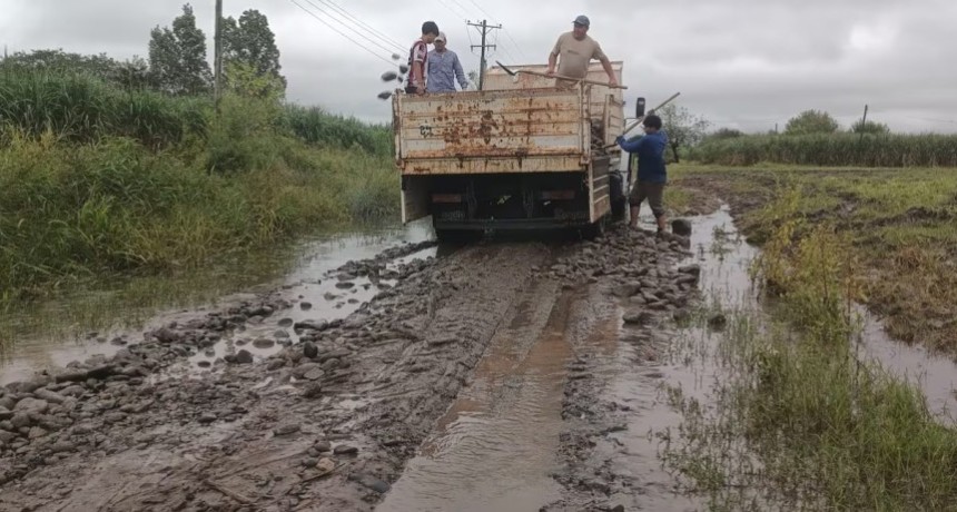 El titular de la Sociedad Rural de Tucum&aacute;n advirti&oacute; que los caminos anegados impiden el acceso a los lotes