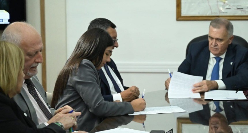 Con recursos de la Provincia se pagar&aacute; la luz por seis meses a 10.000 familias damnificadas por las inundaciones