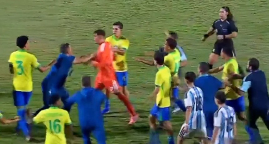 Argentina vs Brasil Sub 17: tumulto, denuncias de racismo y un 3-0 que encendi&oacute; la pol&eacute;mica en el Sudamericano