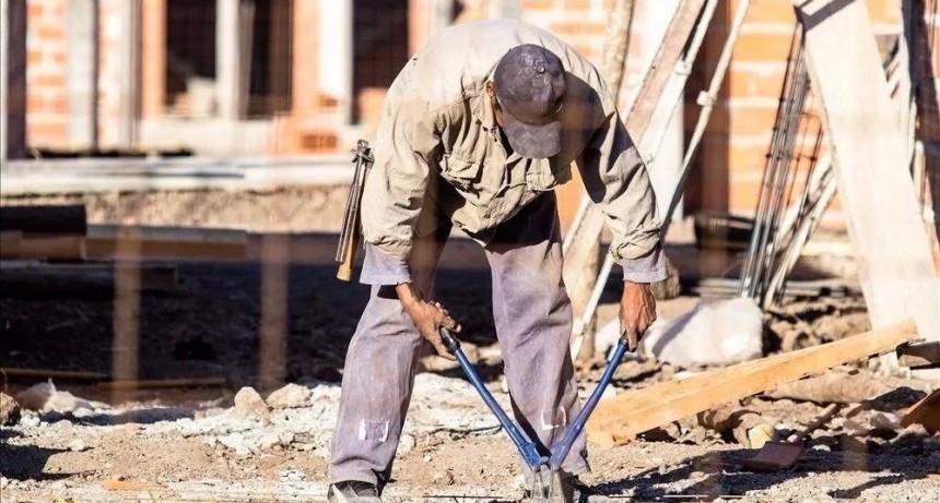 La informalidad laboral alcanz&oacute; el 43% en Argentina: 5,8 millones de trabajadores no tienen obra social ni descuento jubilatorio