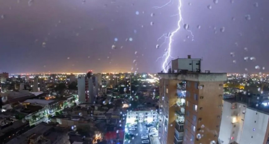 Clima en Tucum&aacute;n: alerta amarillo por tormentas el&eacute;ctricas y lluvias de hasta 30 mm