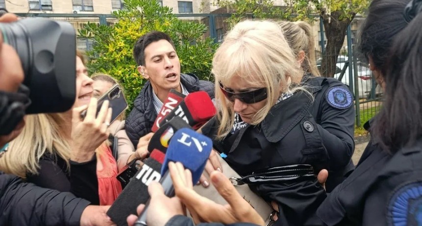 Las jubiladas que le vendieron el departamento a Adorni declararon en Comodoro Py y entregaron sus celulares