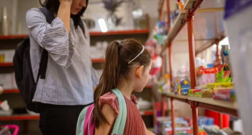 Criar a un ni&ntilde;o de 6 a 12 a&ntilde;os cuesta $676.431 por mes en Argentina, seg&uacute;n el INDEC