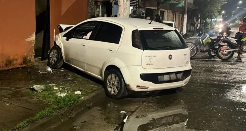 Dos parejas de motociclistas fueron embestidas por el mismo auto en distintos puntos de la ciudad