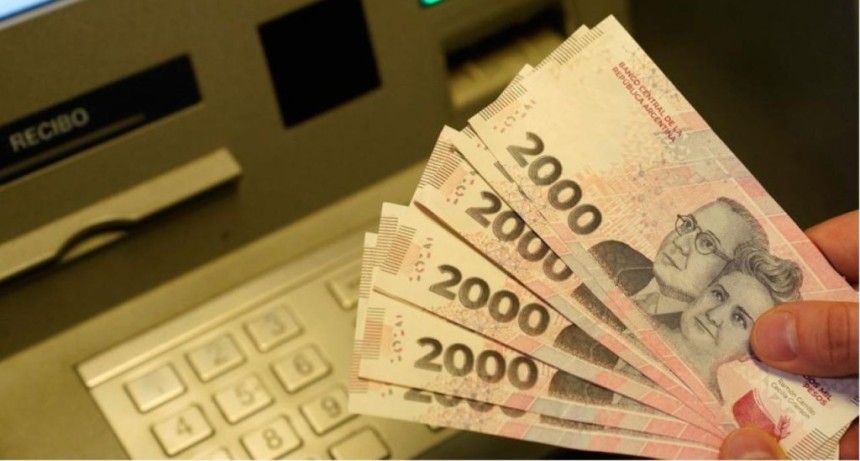 El salario m&iacute;nimo perdi&oacute; el 39% de su poder de compra en 28 meses y el empleo formal cay&oacute; en 300.000 puestos