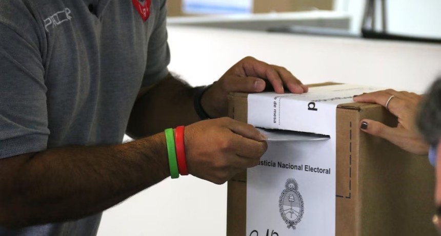 El oficialismo envi&oacute; al Senado un proyecto con 79 art&iacute;culos para eliminar las PASO, imponer Ficha Limpia y cambiar el financiamiento de los partidos