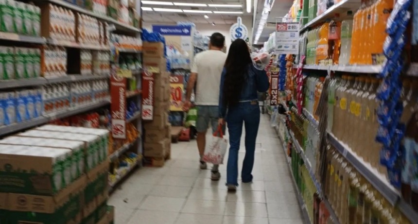 La confianza del consumidor en Argentina cay&oacute; por tercer mes consecutivo y volvi&oacute; a niveles de julio 2024