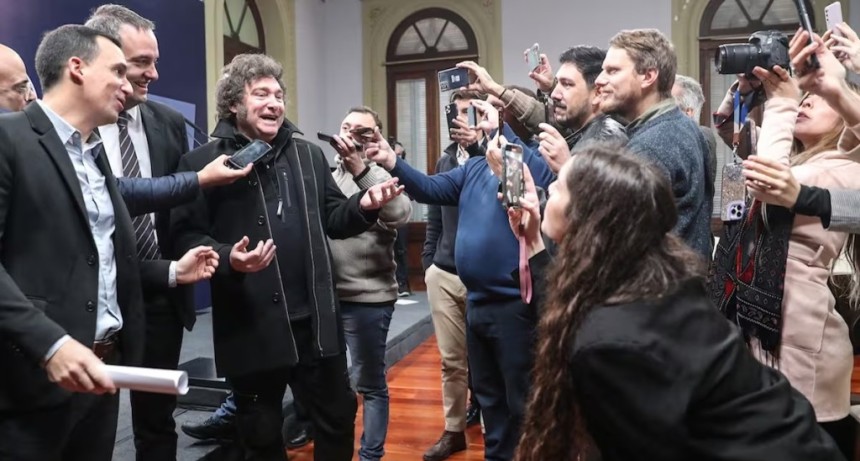 El gobierno de Milei prohibi&oacute; el ingreso de todos los periodistas acreditados a la Casa Rosada