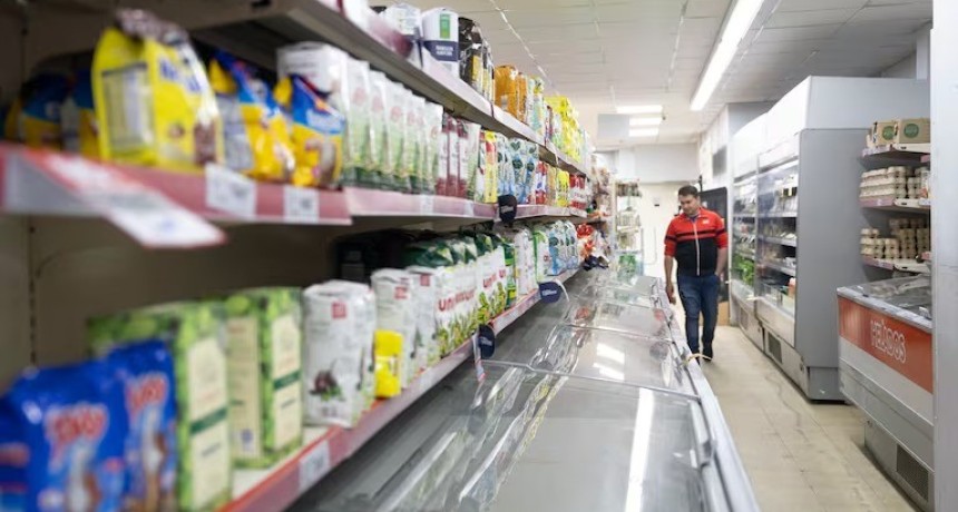Ventas en supermercados cayeron 3,1% en febrero y el consumo masivo profundiza su deterioro