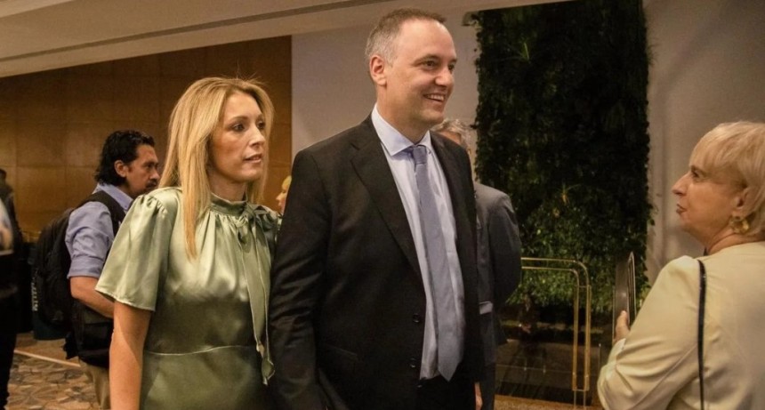 La justicia archiv&oacute; la causa contra Manuel Adorni por el viaje de su esposa en un vuelo oficial a Estados Unidos