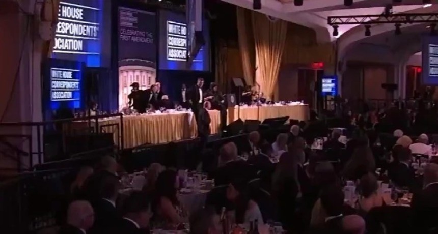 Tiroteo en el hotel donde Trump cenaba con periodistas: el mandatario fue evacuado y no hubo heridos