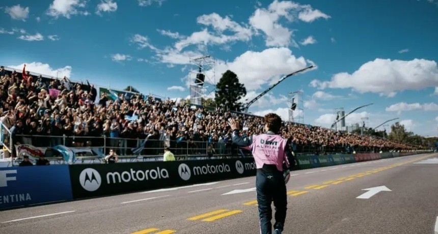 Franco Colapinto agradeci&oacute; al p&uacute;blico tras el Road Show en Palermo y lo calific&oacute; como &ldquo;uno de los mejores d&iacute;as&rdquo; de su vida