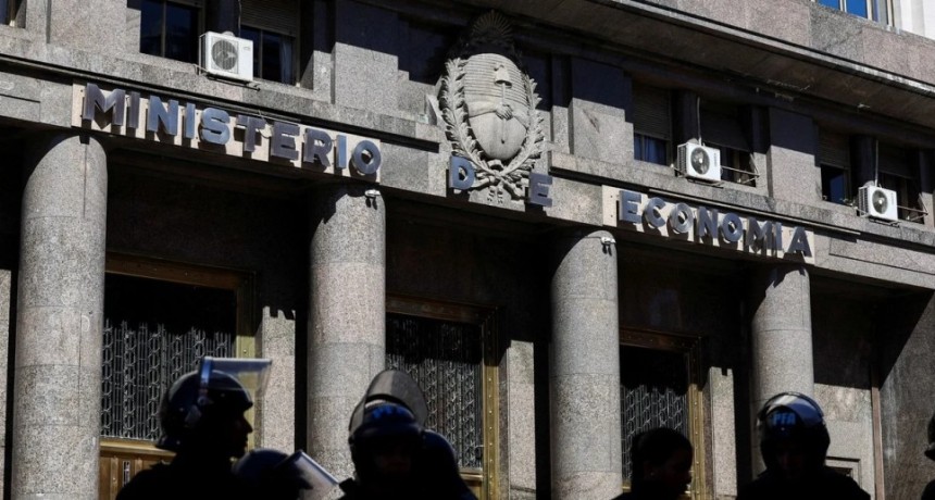 Licitaci&oacute;n de deuda en d&oacute;lares: el Tesoro busca captar US$ 900 millones para afrontar vencimientos de julio