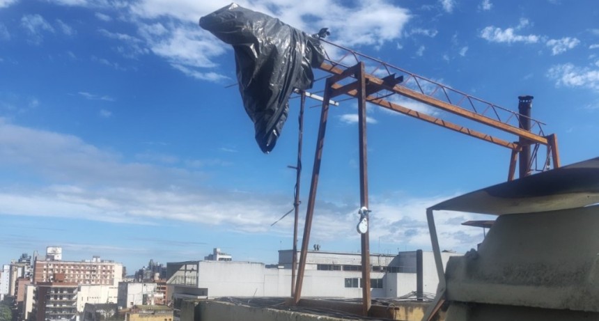 Un trabajador de 33 a&ntilde;os muri&oacute; tras caer del s&eacute;ptimo piso en San Miguel de Tucum&aacute;n