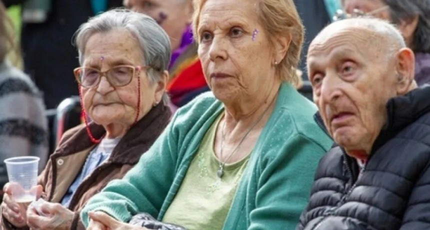 Bono de $70.000 para jubilados m&iacute;nimos en mayo: el Gobierno lo oficializ&oacute; por decreto como compensaci&oacute;n por la ley de movilidad