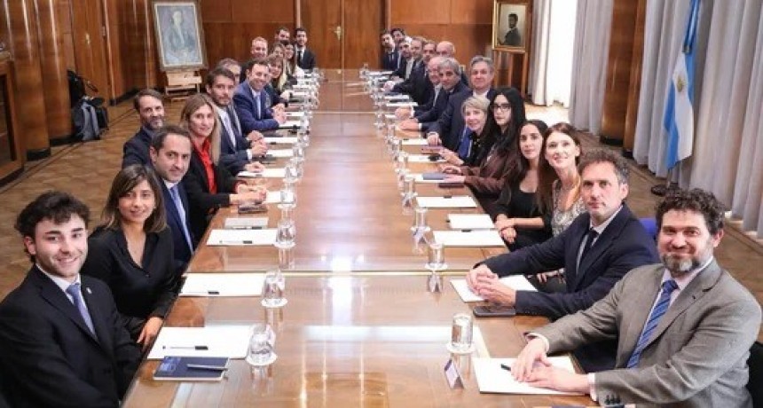 Luis Caputo recibi&oacute; a la mayor c&aacute;mara empresarial de EE.UU., que celebr&oacute; &ldquo;los avances en tan poco tiempo&rdquo; para las inversiones