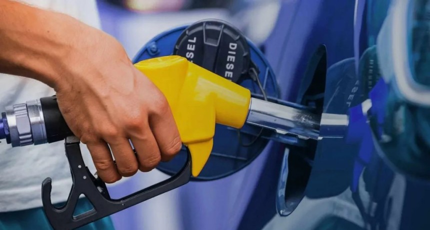 El Gobierno confirma un ajuste del 0,5% en combustibles para mayo y posterga el resto a junio
