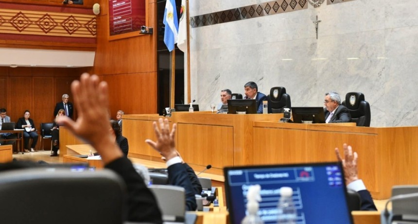 Tucum&aacute;n sancion&oacute; la ley de Ficha Limpia por unanimidad y aprob&oacute; la emergencia del transporte hasta 2028