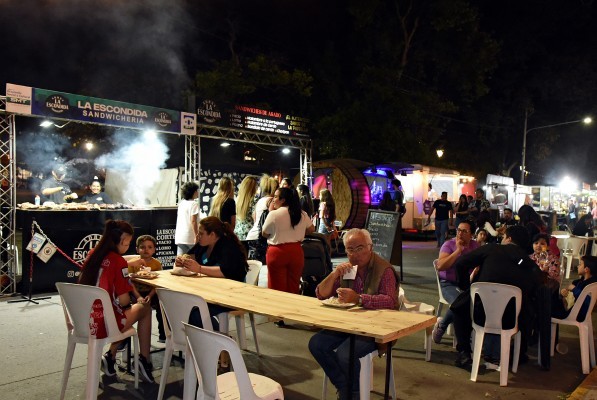Habrá “Feria Gourmet” y espectáculos gratuitos en la plaza San Martín
