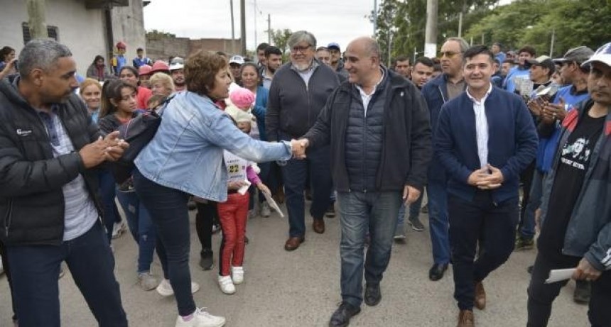 Manzur supervisó el avance de obras en el barrio Alejandro Heredia