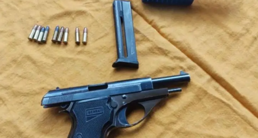 Aguilares: un chico de 13 años se mostró en redes con una pistola diciendo que iba a provocar una masacre en su escuela.
