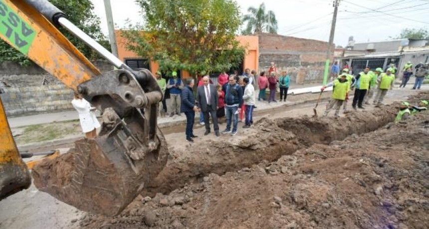 Iniciaron las obras para renovar la red cloacal del barrio San Miguel II