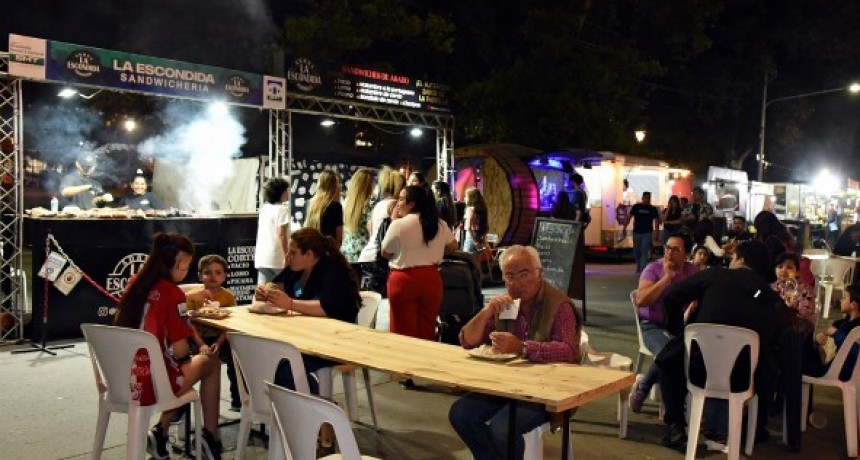 Habrá “Feria Gourmet” y espectáculos gratuitos en la plaza San Martín