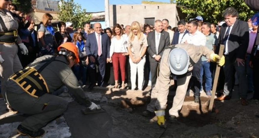 Con obras comunitarias, urbanizan el barrio Aguas Corrientes